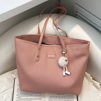 Женская сумка-шоппер, большая розовая женская сумка из искусственной кожи для городских поездок, подвеска в виде шарика для волос, женская школьная сумка через плечо