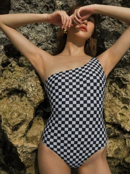 Купальники женские 2022 Европейский американский сексуальный цельный купальник на одно плечо с шахматным принтом, собранный на груди купальник Бикини
