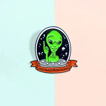 Привет от инопланетян Эмалевая Брошь night Green aliens UFO Красное знамя Булавка Для Лацканов Сумок и одежды На Заказ Значки Подарки для друзей